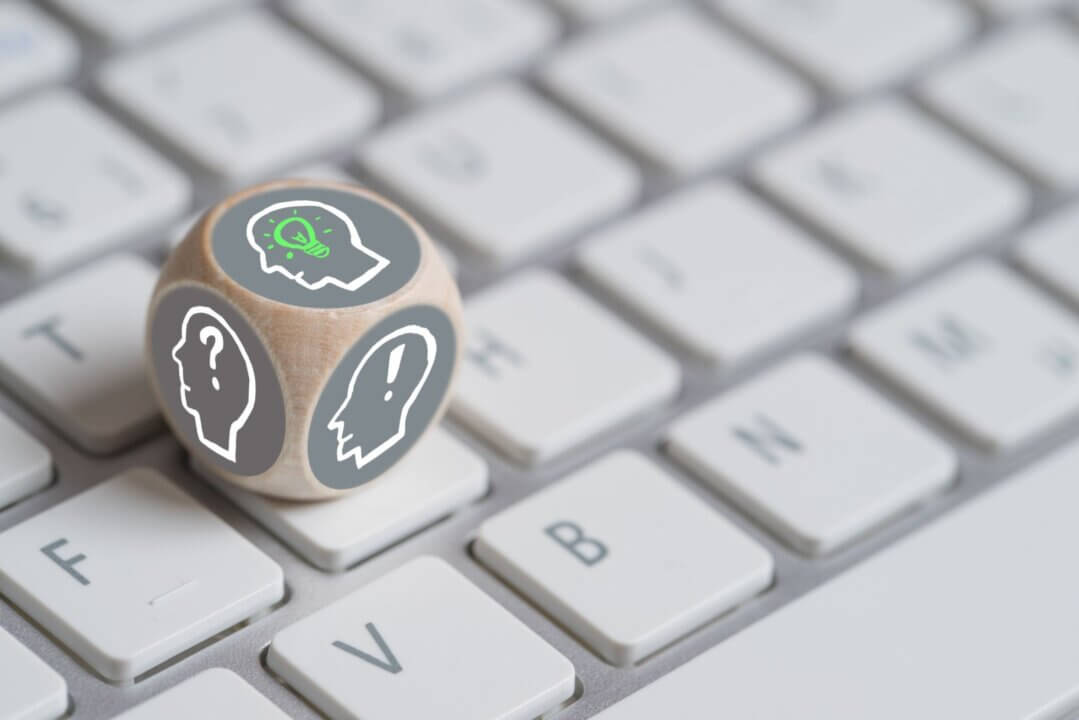 Würfel mit Einfall-Symbol auf der Oberseite